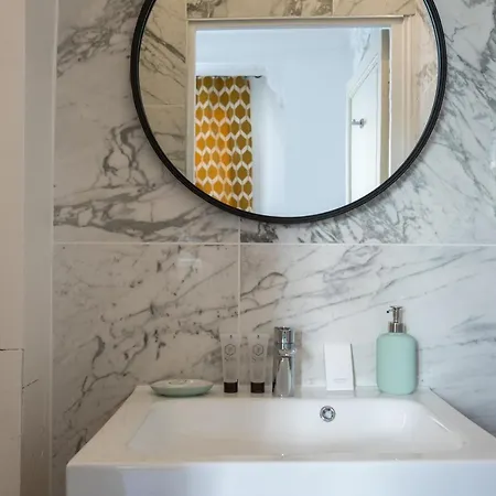 Cmg - Mozart 2 Apartment